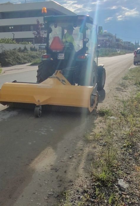 Usługi Zamiatarką drogi parkingi magazyny budowy