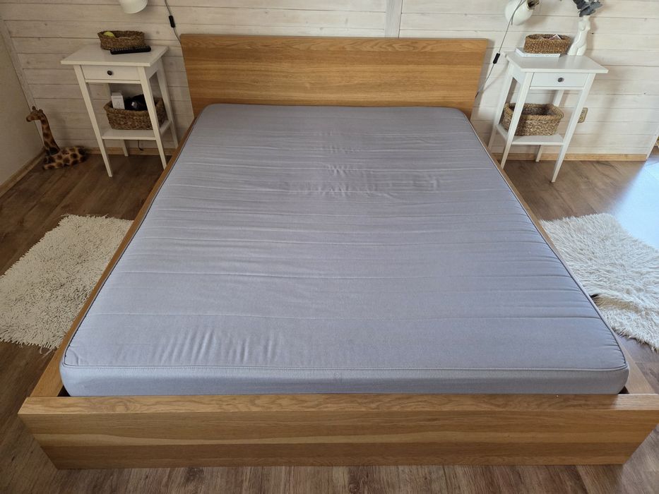 Łóżko  z materacem 160x200cm