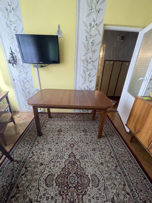 Stół rozkładany z 4 krzesłami