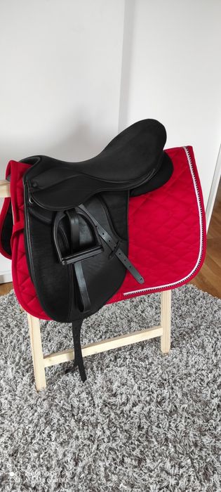 Siodło ujeżdżeniowe Thorowgood Gryfin 17 cali łęk 28 Id.99