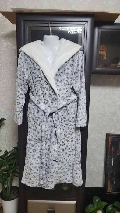 Теплий жіночій халат.