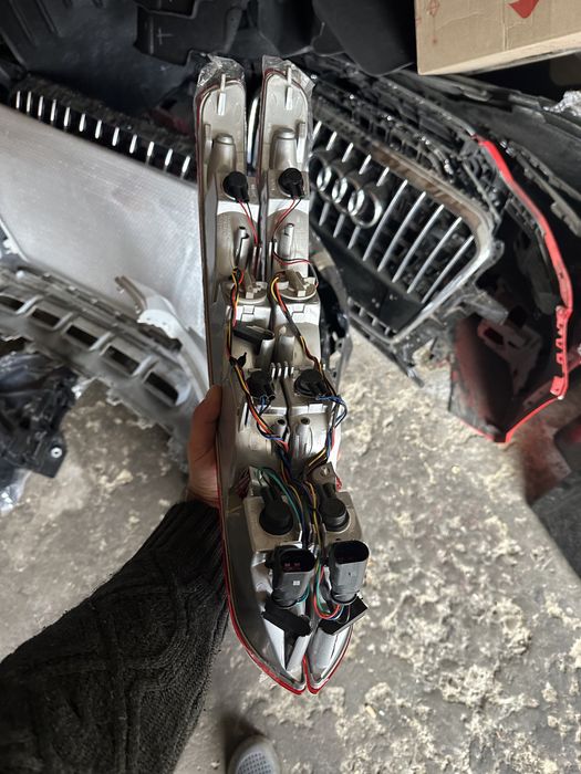 Ліхтар фара задній в бампер Audi Q5 8R 8R0945096 8R0945095