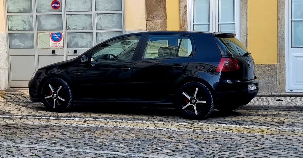 Volkswagen Golf 5  em bom estado