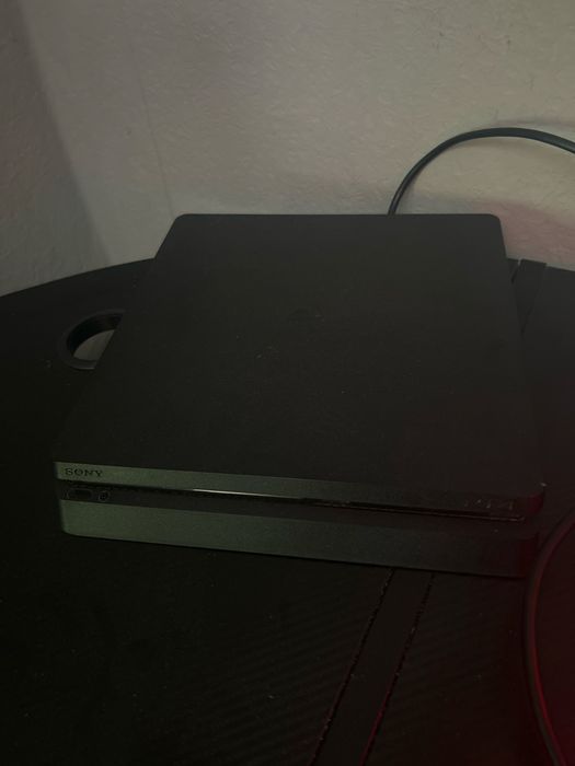 Playstation 4 + pad + 3 gry