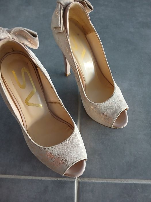 Sapato alto rosa dourado cerimónia festa