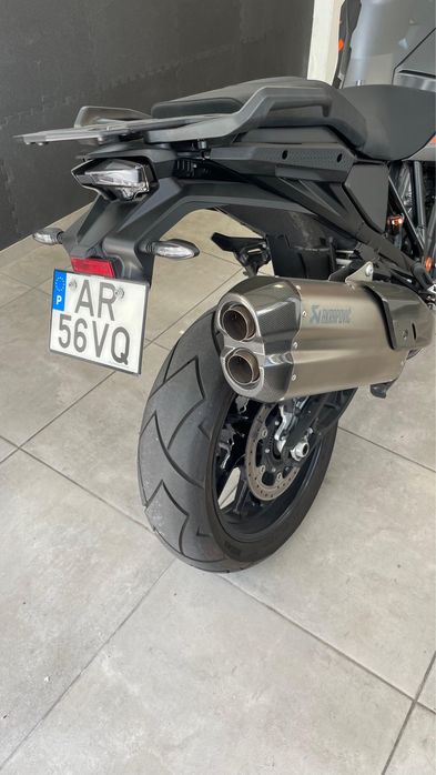 KTM 1290 de garagem semi-nova