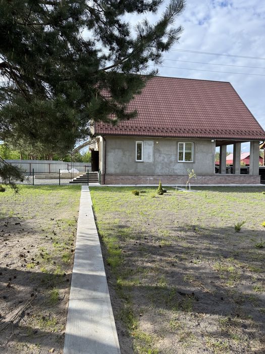 Продаж сучасного будинку в неймовірно гарному місці.