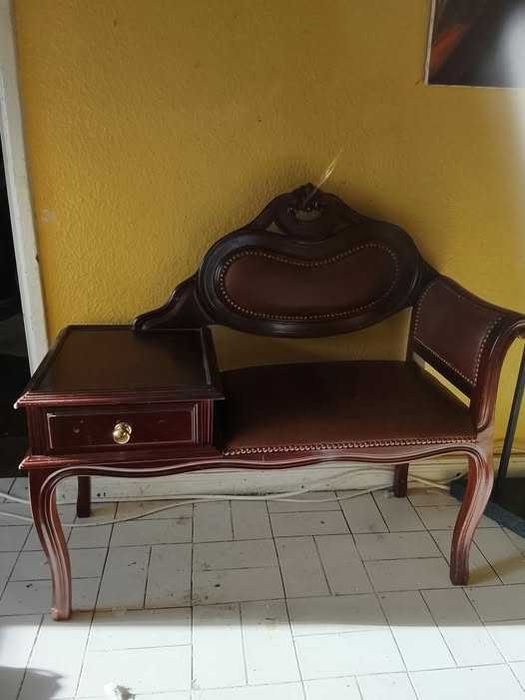 cadeirao para telefone classico madeira e couro