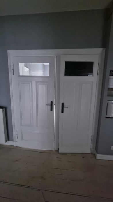 Stare drewniane drzwi , z kamienicy