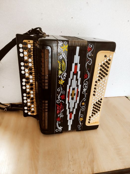 Продам баян етюд