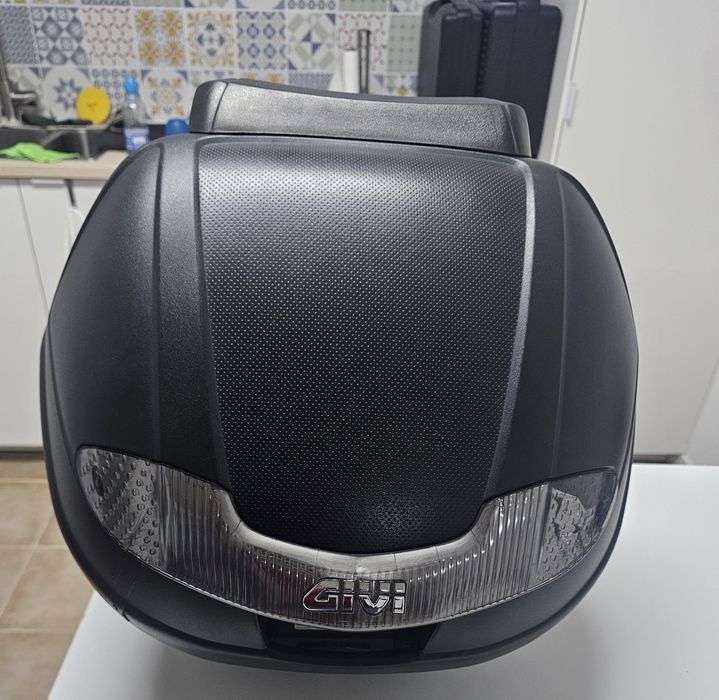 Top Case Givi c/ encosto e base e suporte para xmax