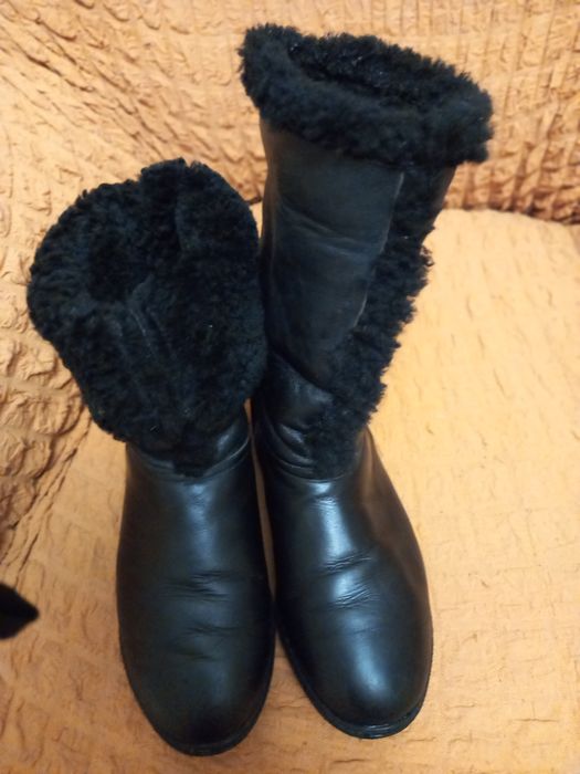 Кожаные сапожки на девушку