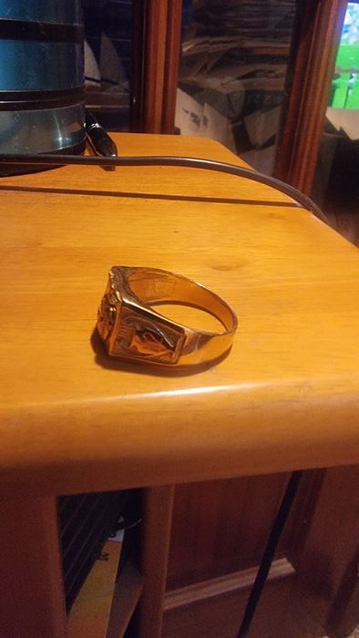 Anel de ouro 19k peso 8.8 gramas do benfica