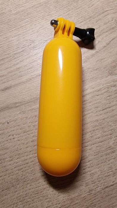 Boją wypornościowa do kamer sportowych