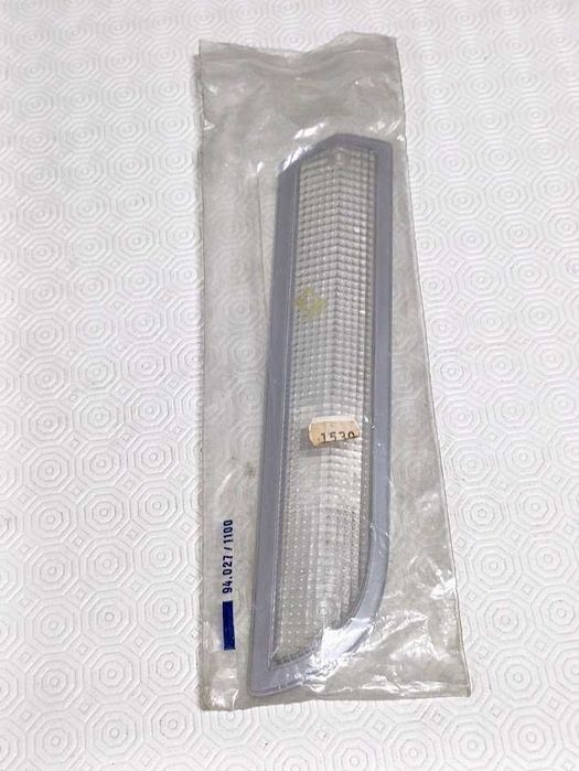 Luz tampa dianteira esquerda Peugeot 504