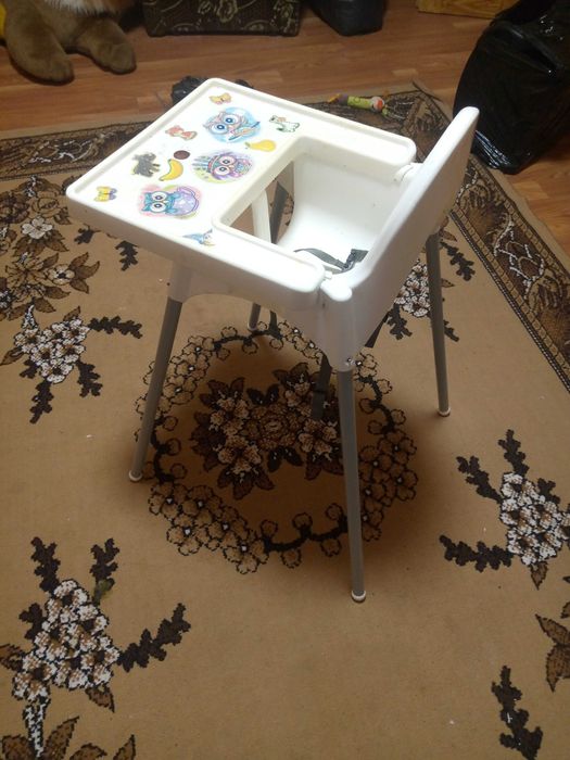 Столик для годування.                            .