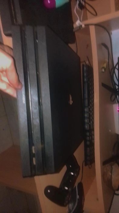ps4 pro/ ps4 slim