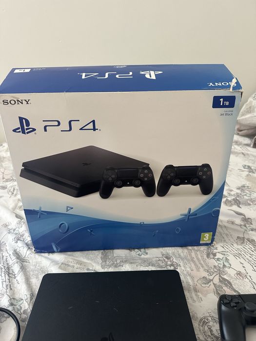 PS4 Slim 1TB + 2 Comandos + 14 Jogos + Caixa Original