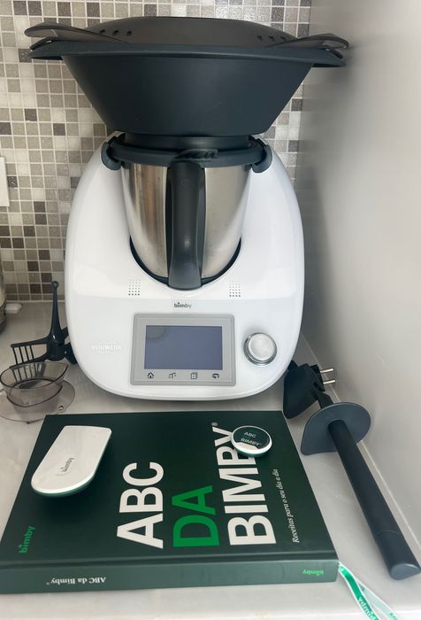 Bimby TM5 com Cook-Key e acessórios completos