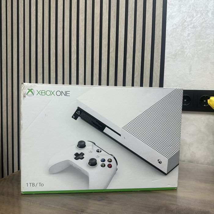 Игровая приставка XBOX  ONE
