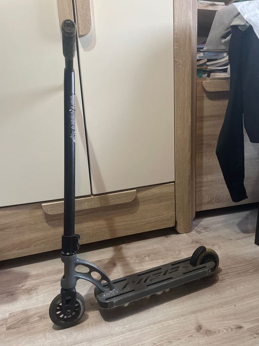 Hulajnoga wyczynowa mgp szaro czarna