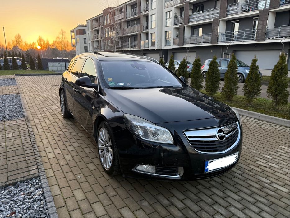 Opel Insignia 2.0 CDTI BiTurbo. Xenon. Navi. Panorama Dach. HAK.
