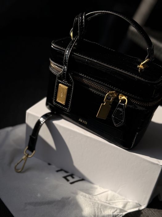 JW PEI cleo box SHAPE top HANDLE bag