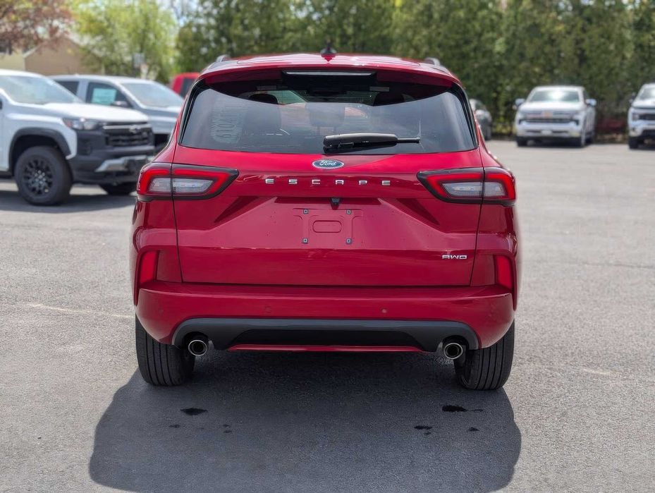 Ford Escape      2024