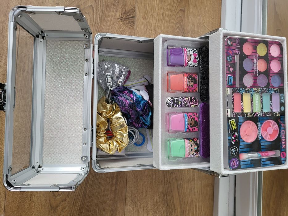 Kuferek lol surprise z kosmetykami nowy.