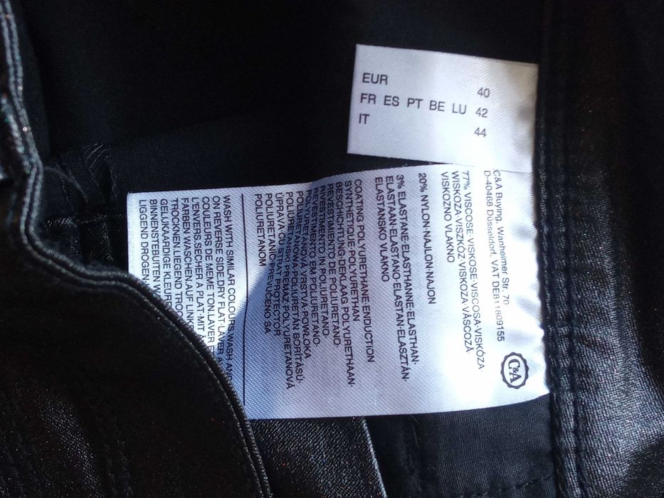 Damskie czarne błyszczące spodnie rurki Yesscia C&A 40 L