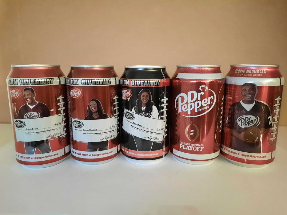 Lote de 85 latas de bebidas diversas - Dr Pepper, La Casera, Vimto e outras