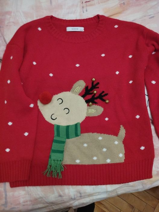 Новорічний светрик з бон боевиками ,які дзвонять.