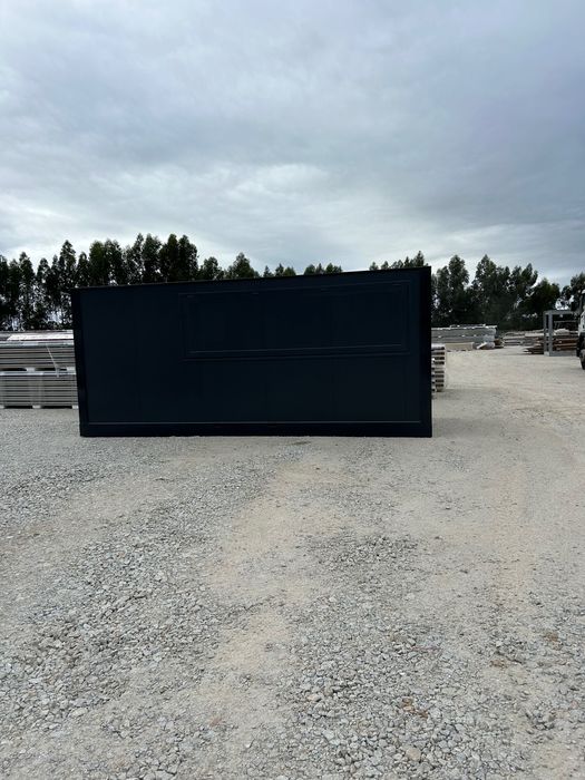 Contentor bar novo com WC pronto a transportar