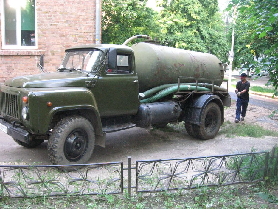 Послуги ассенізатора. Викачка ям. Откачка туалета.