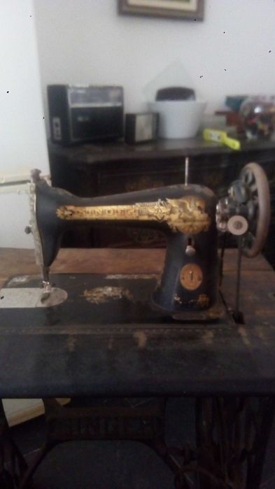 P/Colecionadores maq Singer de 1929 NUMERADA-tem 96 anos  preço 77€
