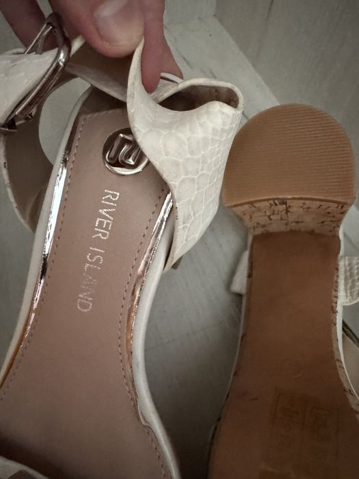 Босоніжки жіночі River island на платформі
