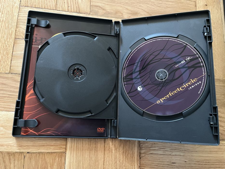 A Perfect Circle aMotion płyta DVD i płyta cd koncertowe 2004 rok Tool