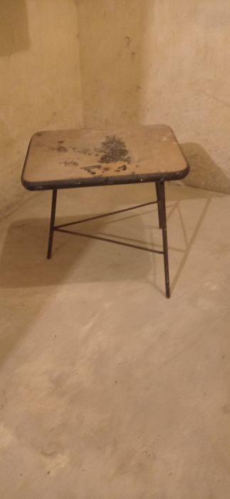 Krzesło 3 nogi PRL