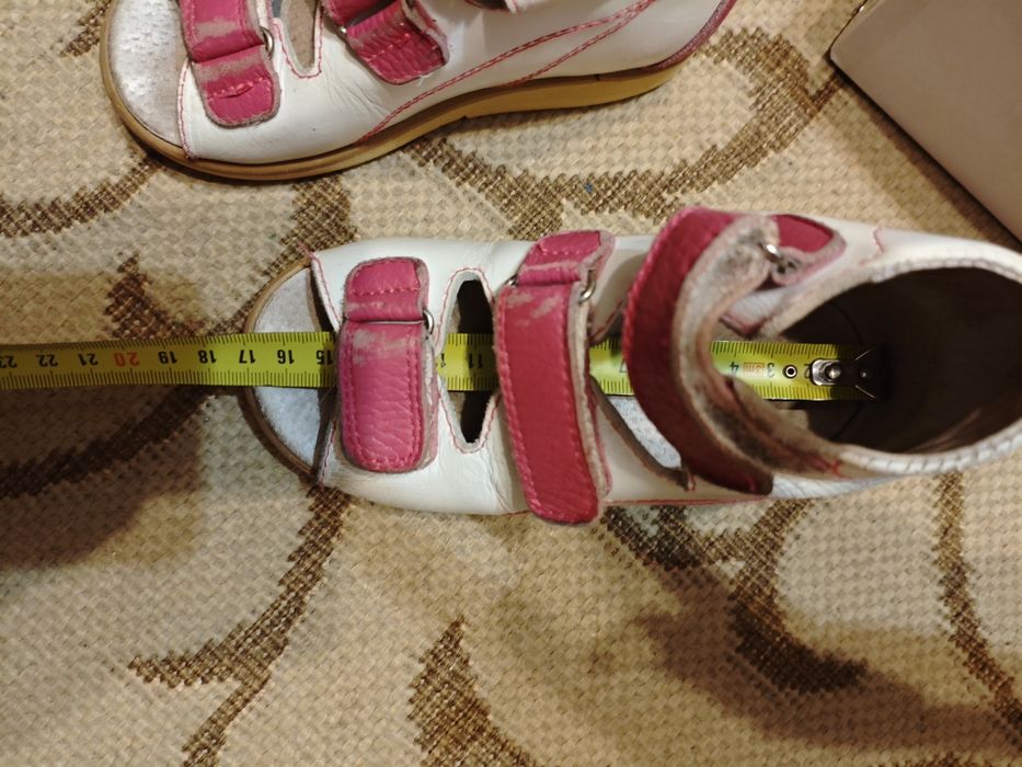 Ортопедичне взуття для дівчинки