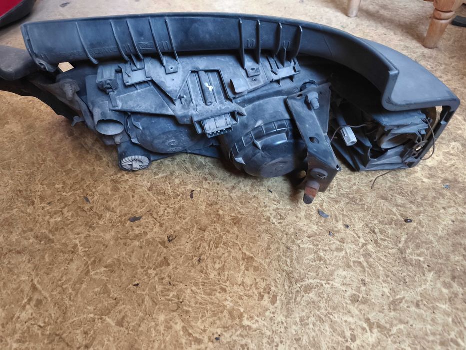 Фара Права Рено Преміум в сборі