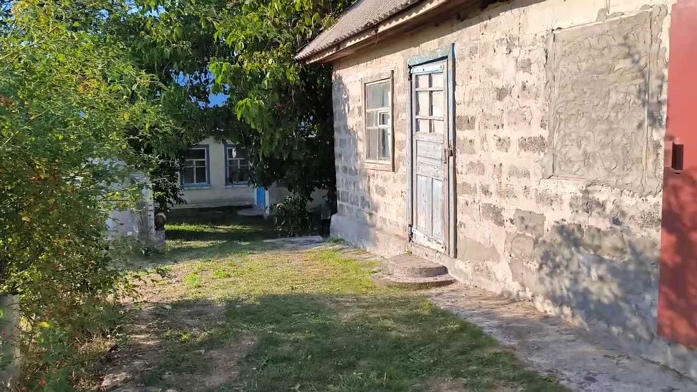 Продам будинок в с.Івківці + 1,85га горіхового саду