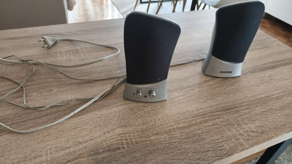 Colunas amplificadas a funcionar