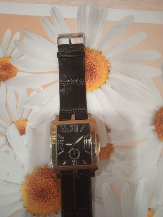 Продам наручные часы ,,Avon