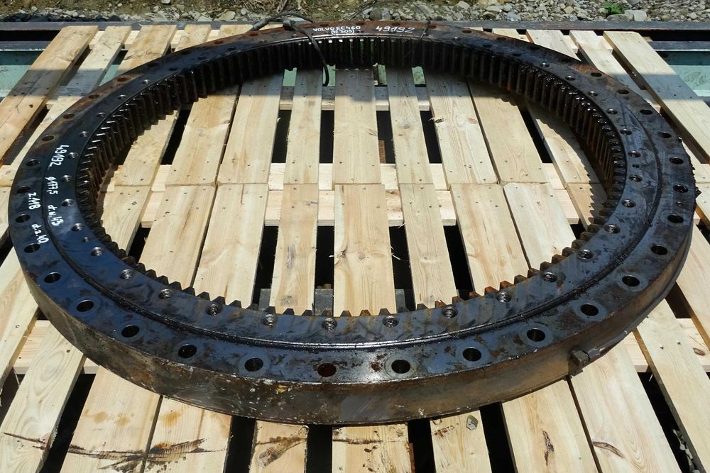 Wieniec obrotu. Łożysko obrotu do koparki Volvo EC460. Slewing ring