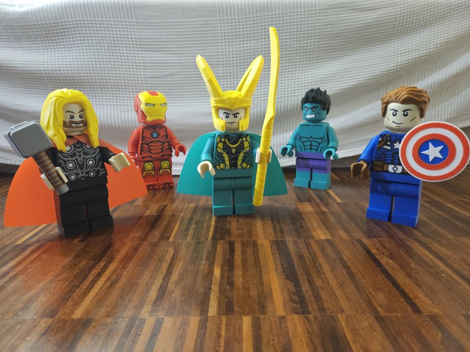 Bonecos Marvel Avengers 3D em forma de Lego gigante