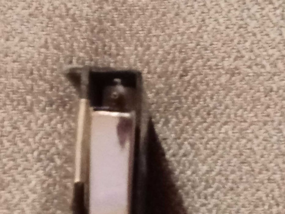 Marlboro Isqueiro c/ Mola para Prender