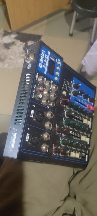 Yamaha мікшер MG-04BT