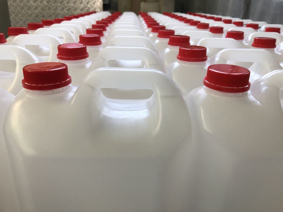 Kanistry, butelki, opakowania, bańki.