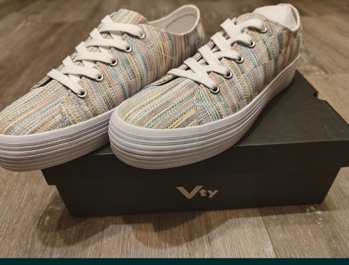 Нові кеди Vty ціною 900 грн.за 400.