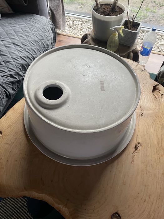 Porcelanowy okrągły zlewozmywak